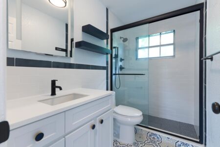 5207 N Flagler Dr West Palm Large Unit 3 Bathroom