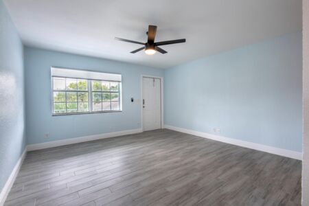 5207 N Flagler Dr West Palm Unit 3 Living Room 2 1