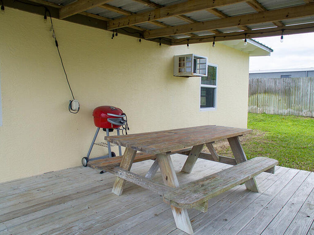 222 Rosa L. Jones, Cocoa, FL 32922
