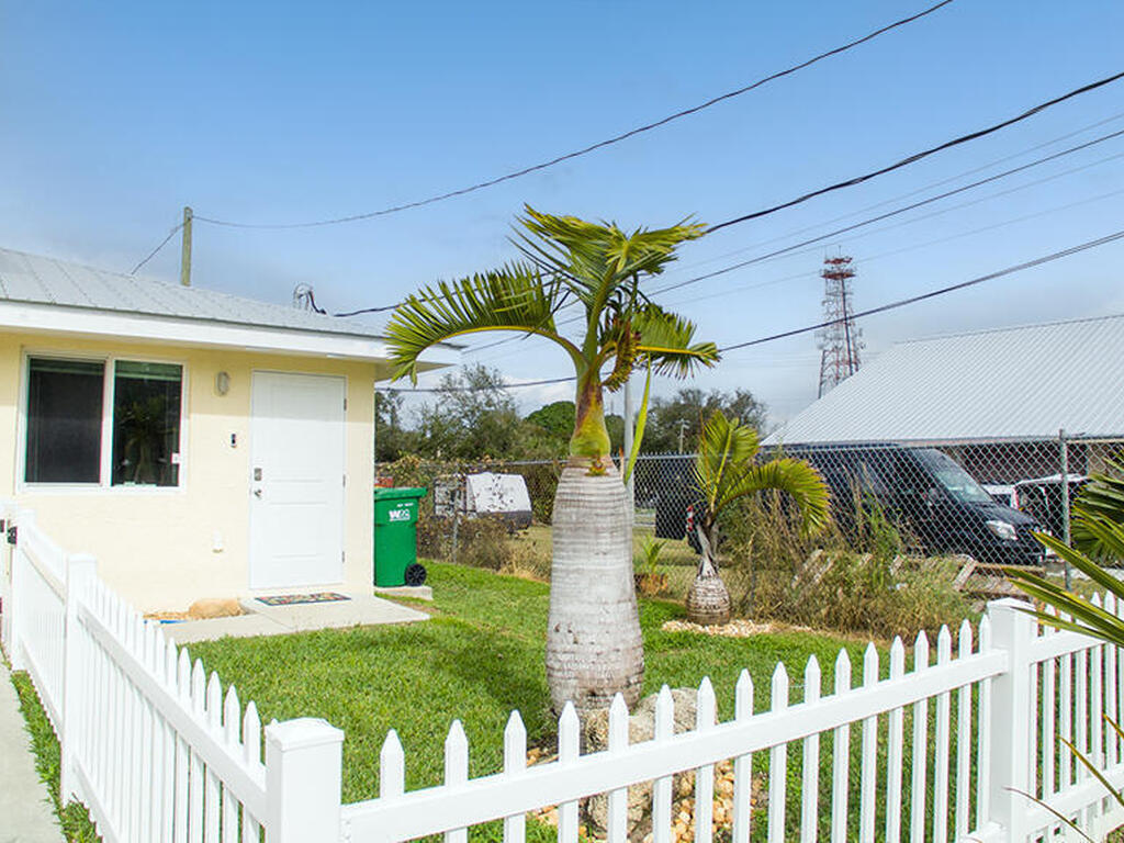 222 Rosa L. Jones, Cocoa, FL 32922