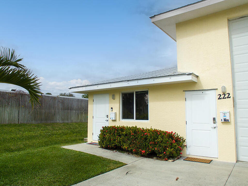 222 Rosa L. Jones, Cocoa, FL 32922