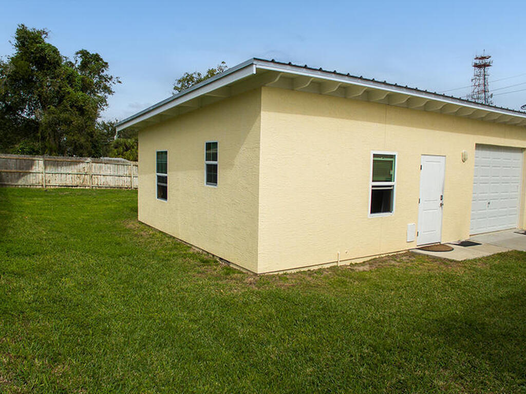 222 Rosa L. Jones, Cocoa, FL 32922