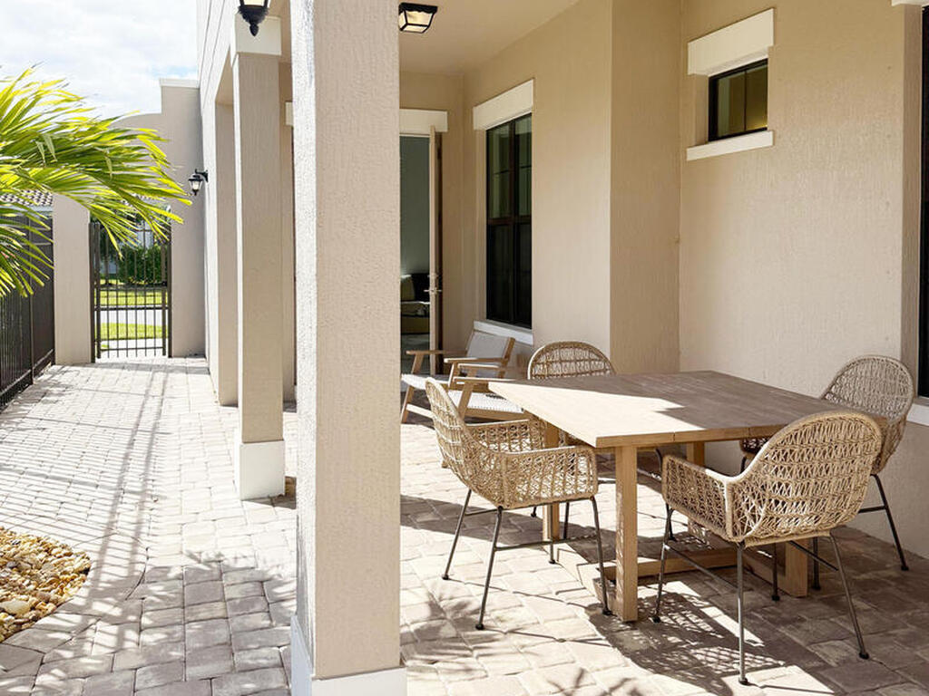 8526 Lyside Drive, Melbourne, FL 32940