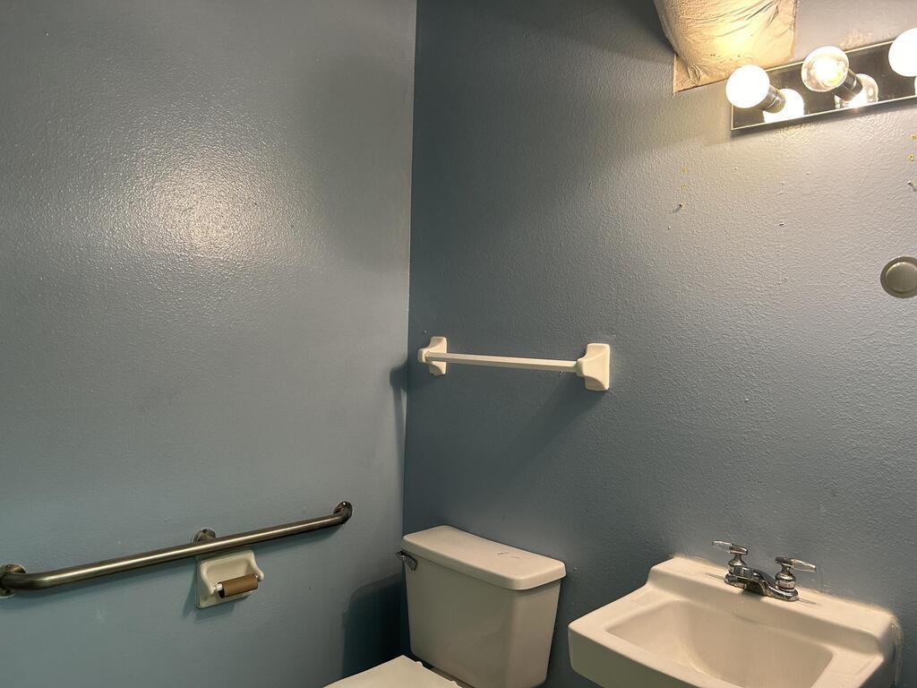 2061 NE Palm Bay Road, Palm Bay, FL 32905