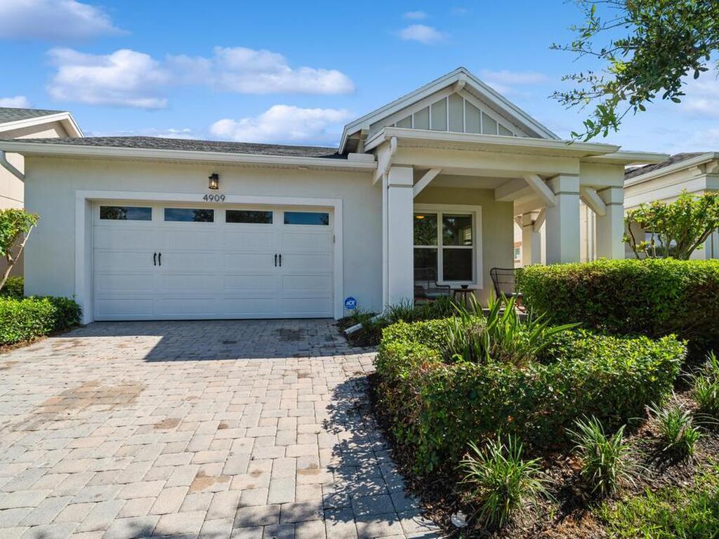 4909 W Fountainwood Drive, St. Cloud, FL 34772