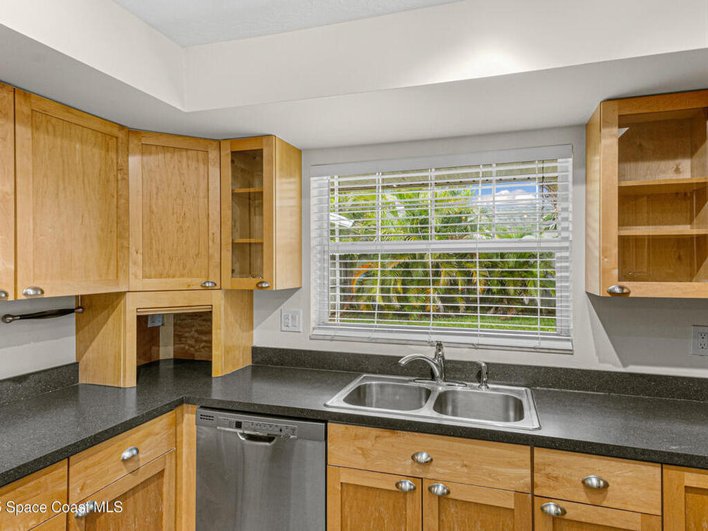 901 S Palm Avenue, Indialantic, FL 32903
