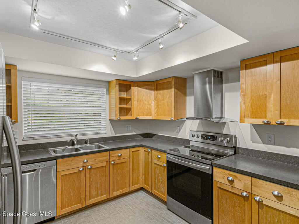 901 S Palm Avenue, Indialantic, FL 32903