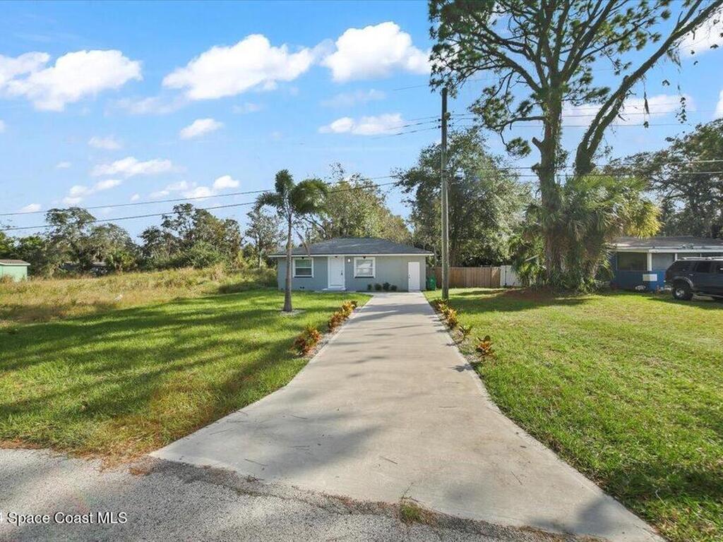 2651 Pineapple Avenue, Mims, FL 32754