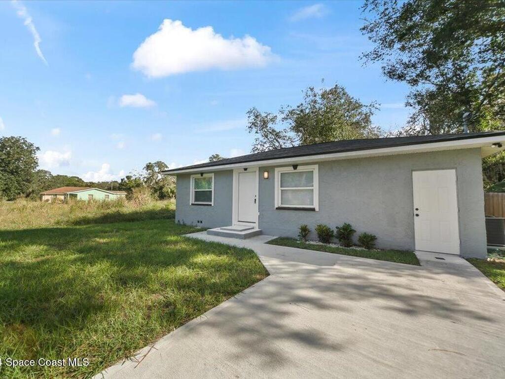 2651 Pineapple Avenue, Mims, FL 32754