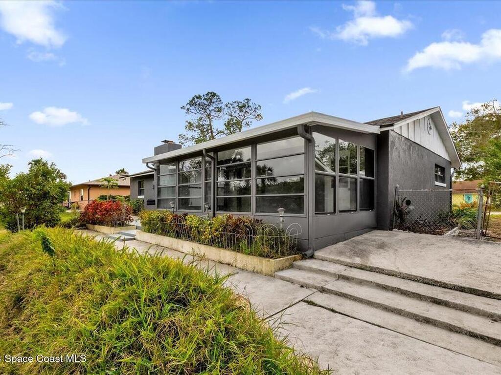 2533 Edgewater Avenue, New Smyrna Beach, FL 32168