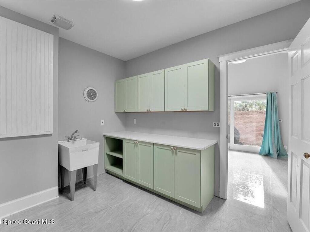2195 S Courtenay Parkway, Merritt Island, FL 32952