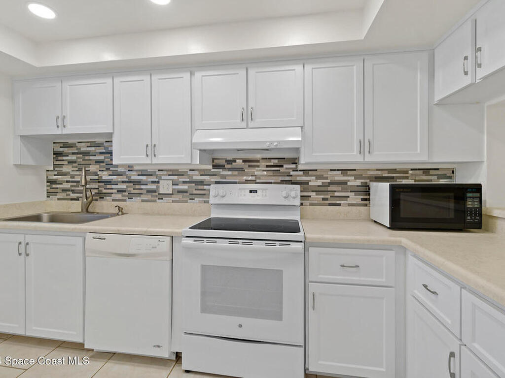 7520 Ridgewood Avenue, Cape Canaveral, FL 32920