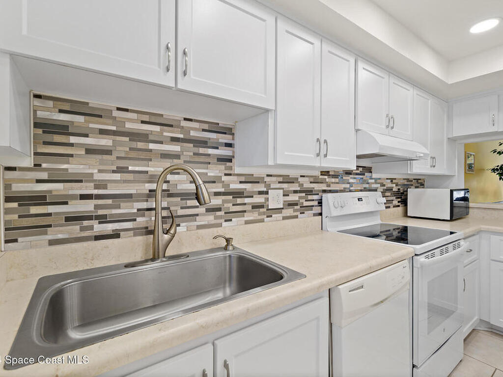 7520 Ridgewood Avenue, Cape Canaveral, FL 32920