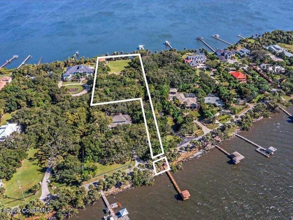 10060 S Tropical Trail, Merritt Island, FL 32952