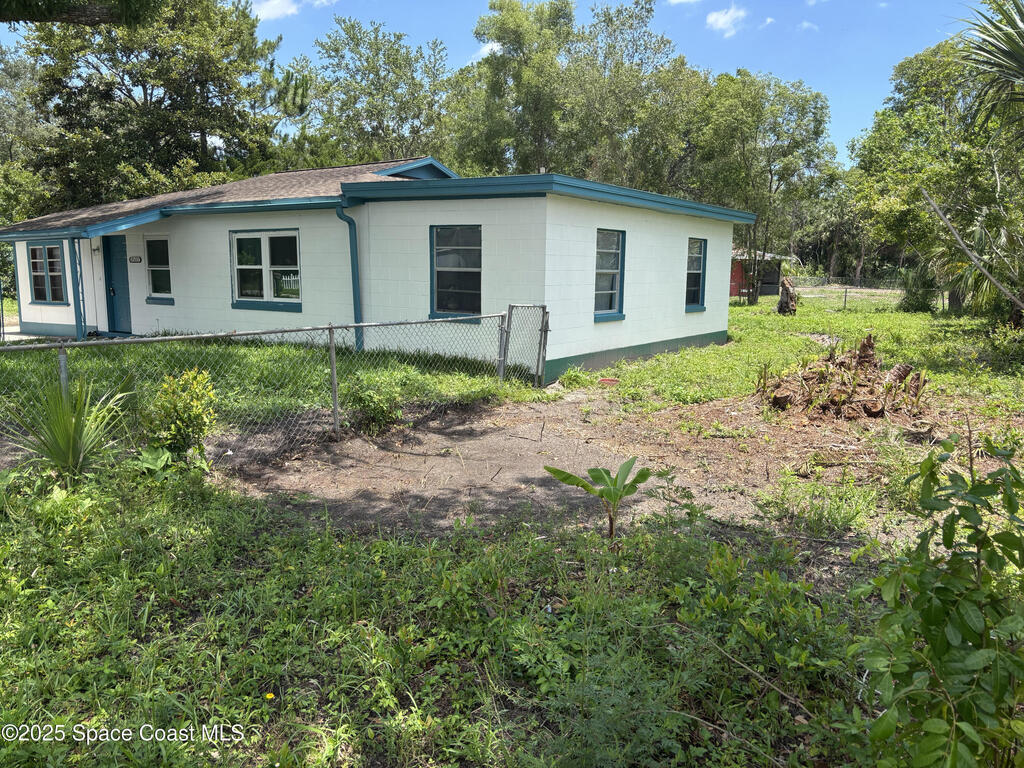 3527 Old Dixie Highway, Mims, FL 32754