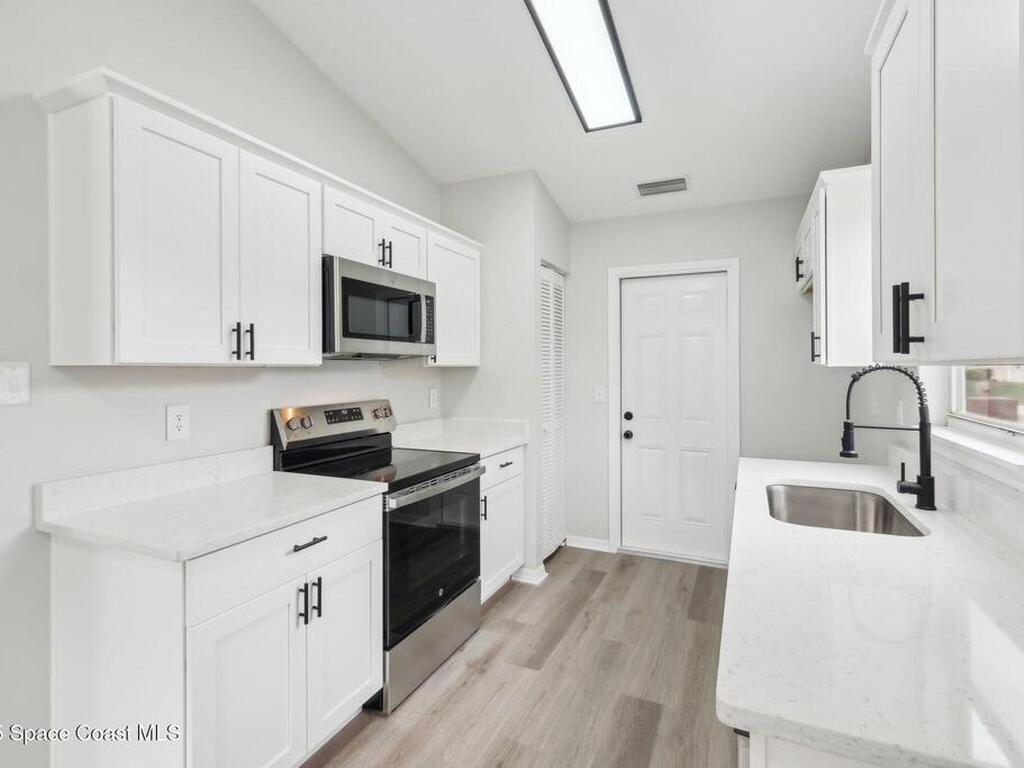 1055 9th Square, Vero Beach, FL 32960