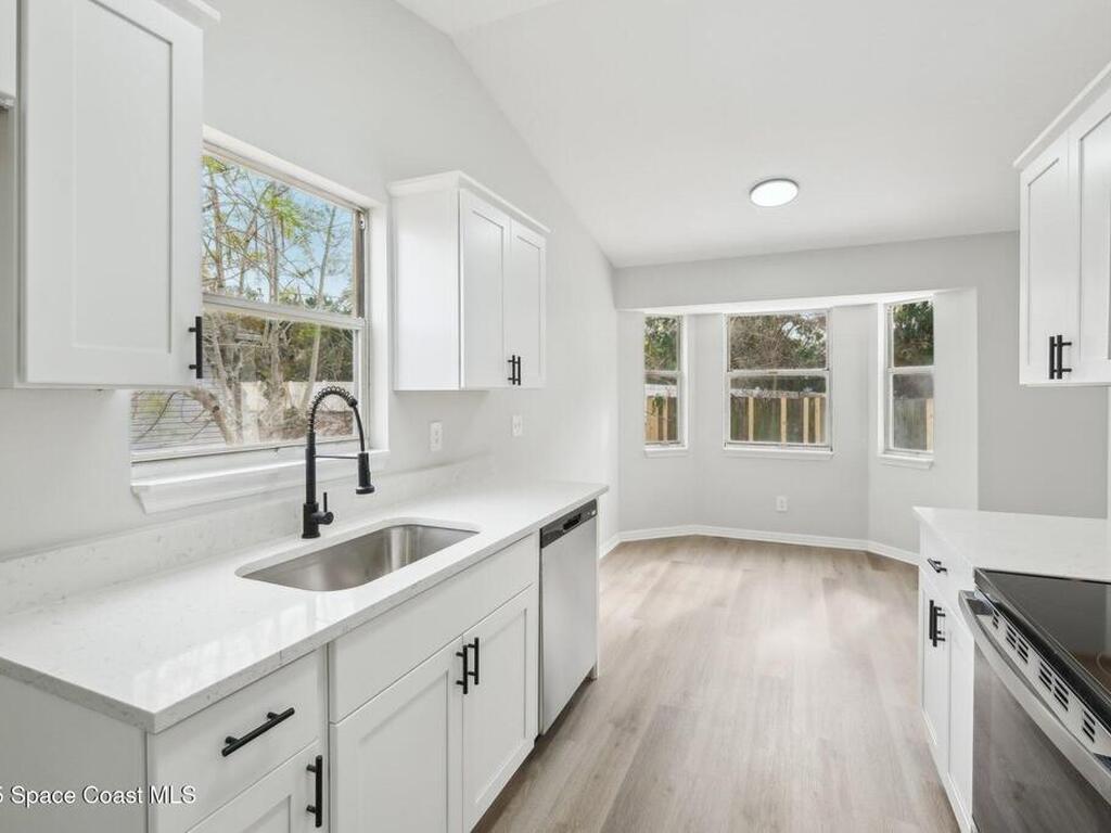 1055 9th Square, Vero Beach, FL 32960