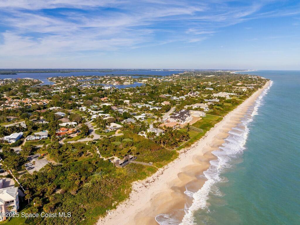1956 Windward Way, Vero Beach, FL 32963