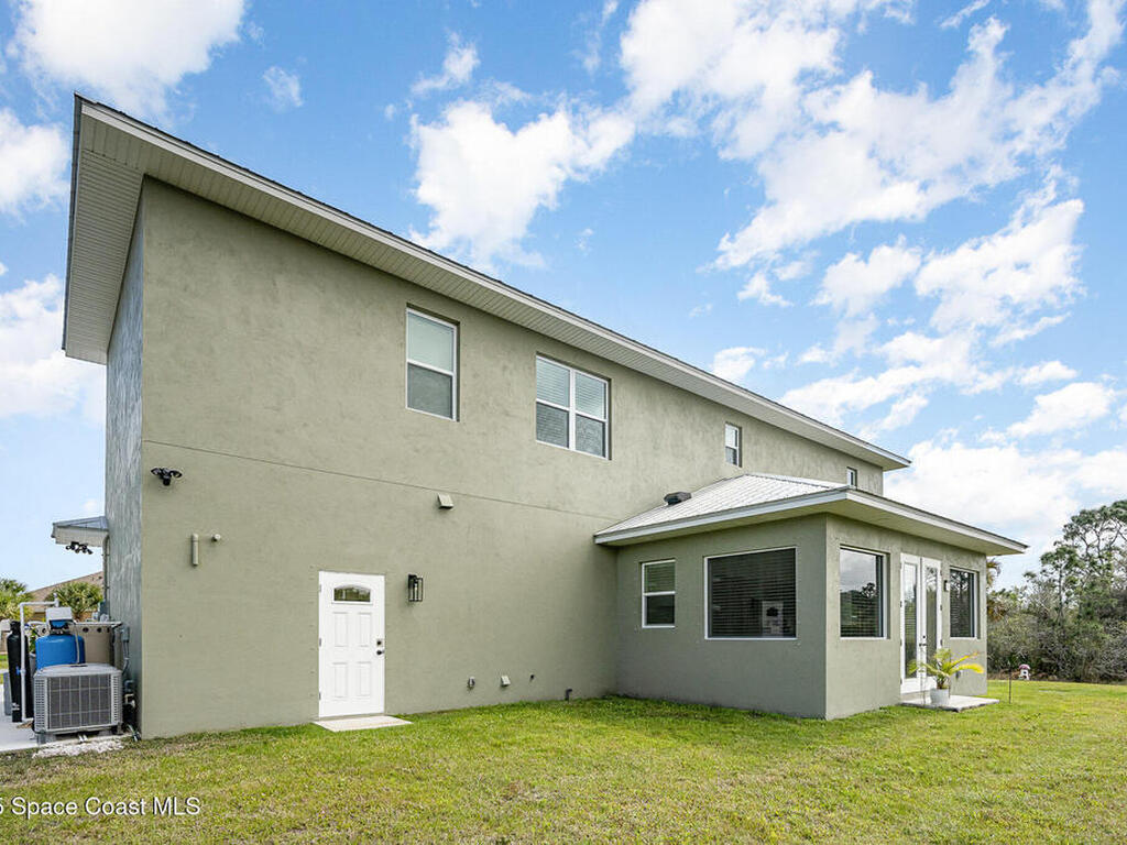 5570 Sanctuary Avenue, Grant, FL 32949