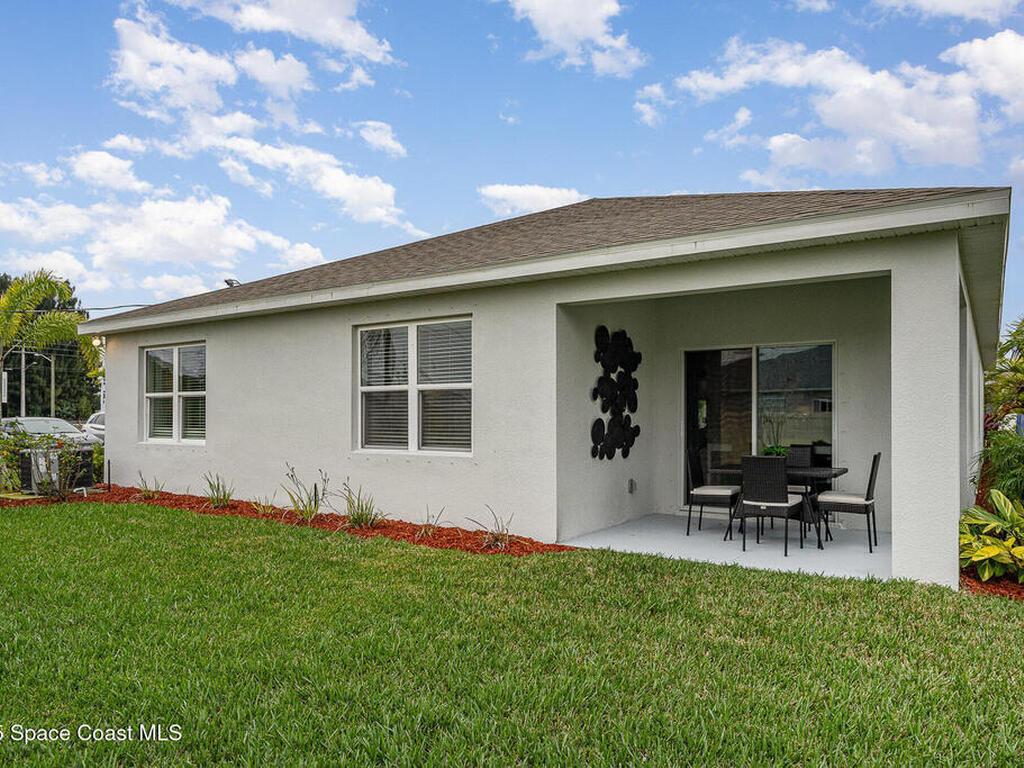 1970 4th Avenue, Vero Beach, FL 32962