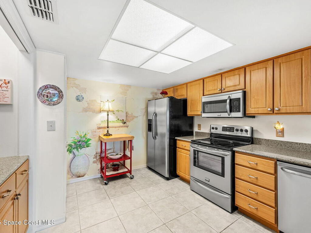 530 S Brevard Avenue, Cocoa Beach, FL 32931