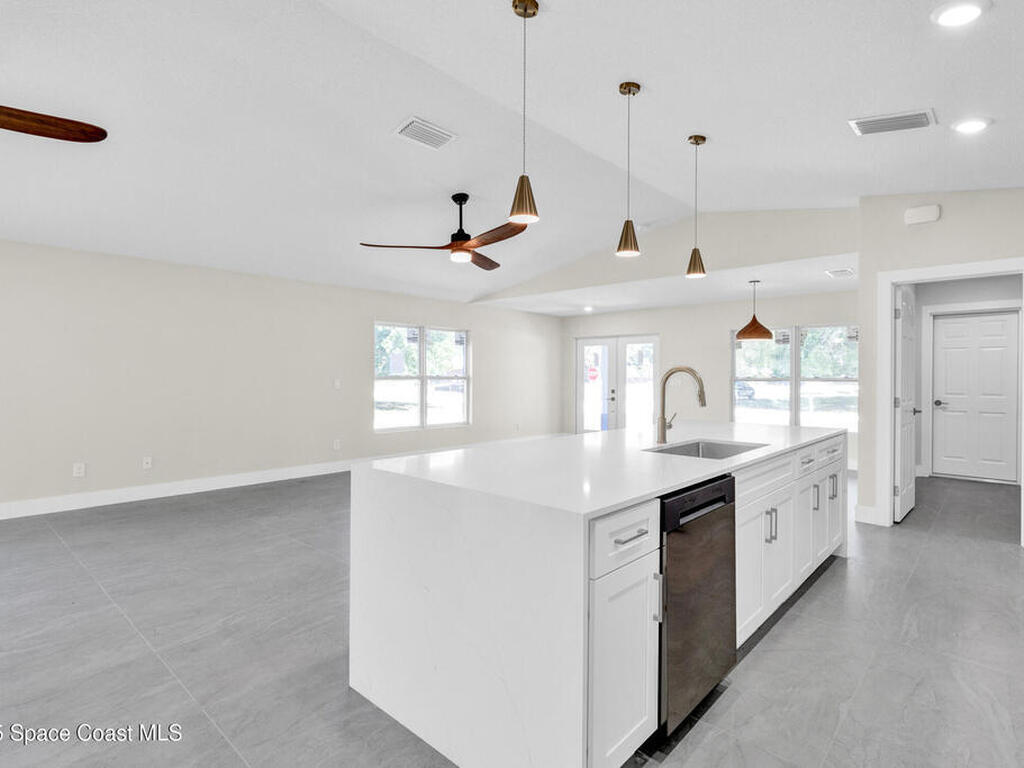 8575 100th Avenue, Vero Beach, FL 32967