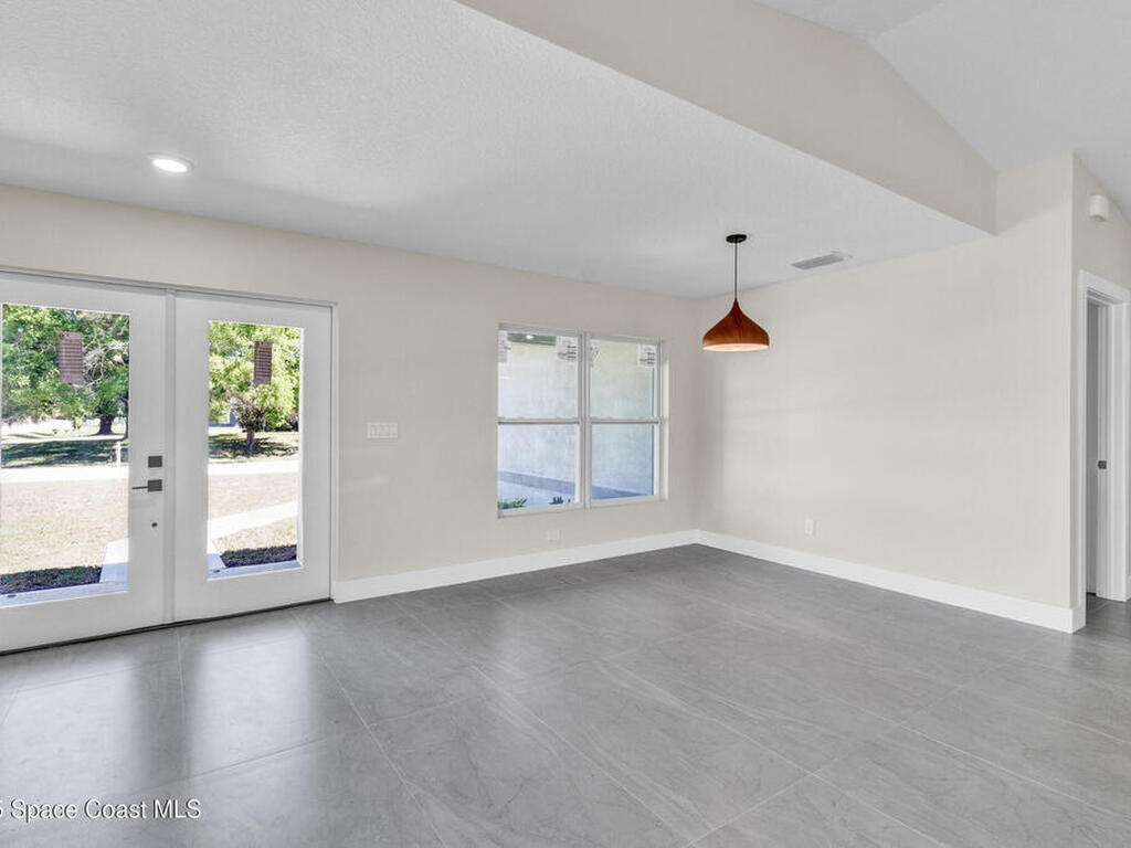 8575 100th Avenue, Vero Beach, FL 32967