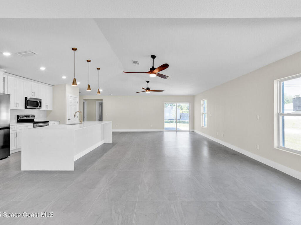 8575 100th Avenue, Vero Beach, FL 32967