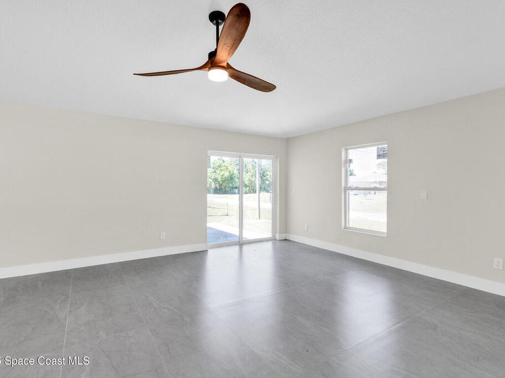 8575 100th Avenue, Vero Beach, FL 32967