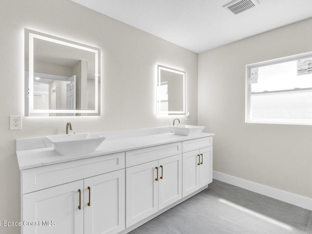 8575 100th Avenue, Vero Beach, FL 32967