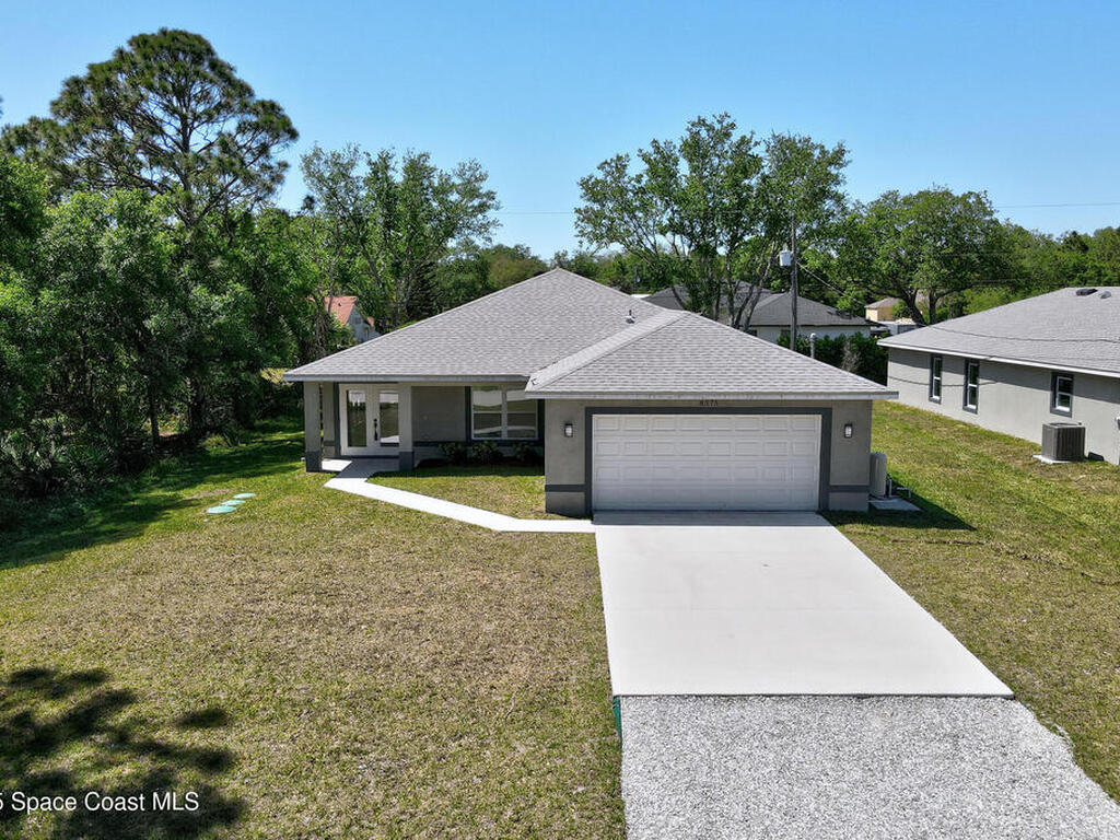 8575 100th Avenue, Vero Beach, FL 32967