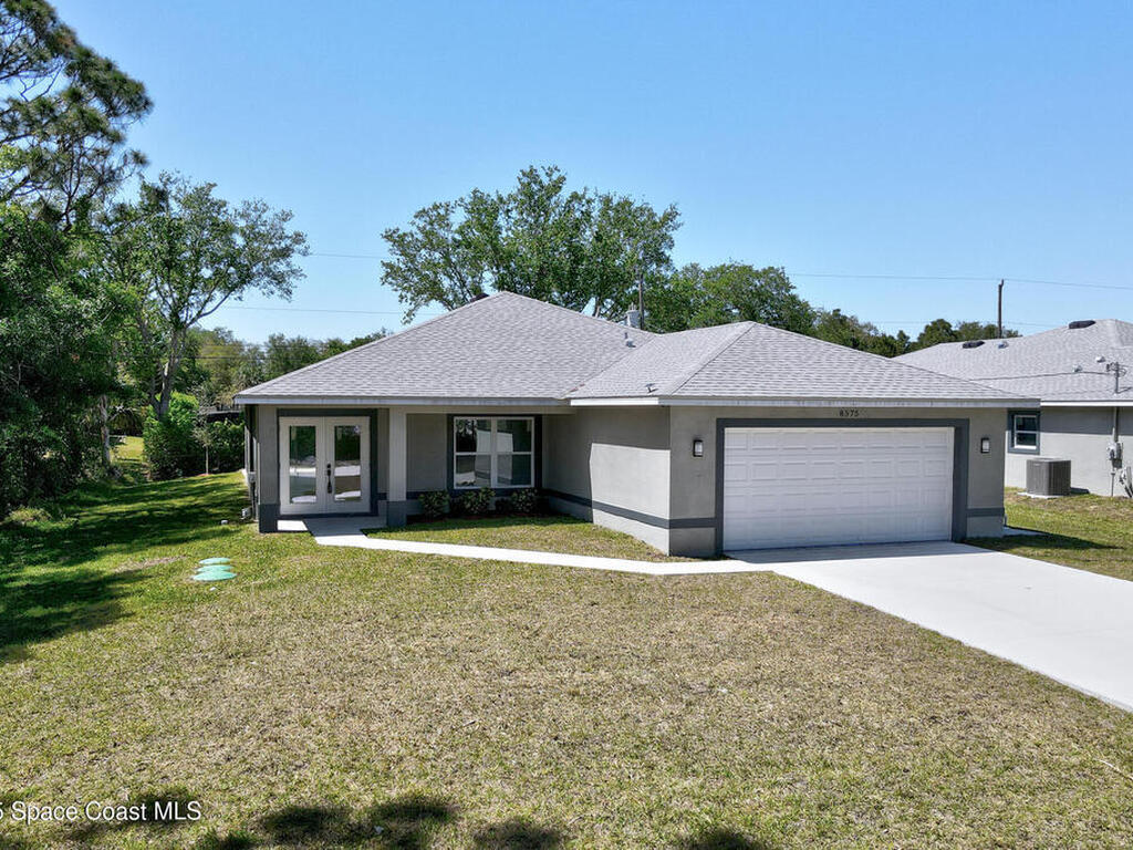 8575 100th Avenue, Vero Beach, FL 32967
