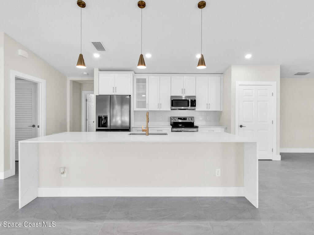8575 100th Avenue, Vero Beach, FL 32967