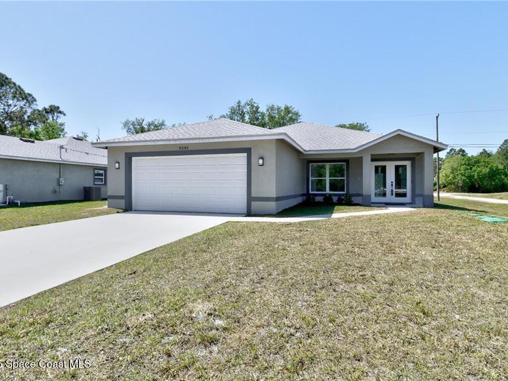 8585 100th Avenue, Vero Beach, FL 32967