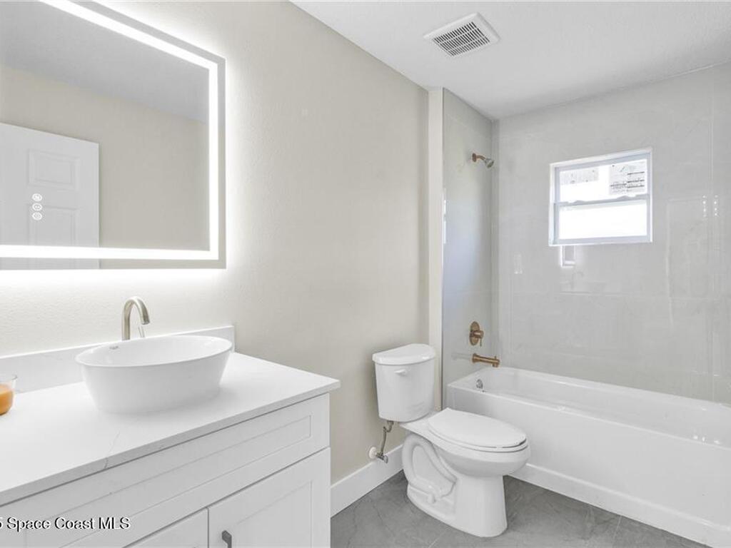 8585 100th Avenue, Vero Beach, FL 32967