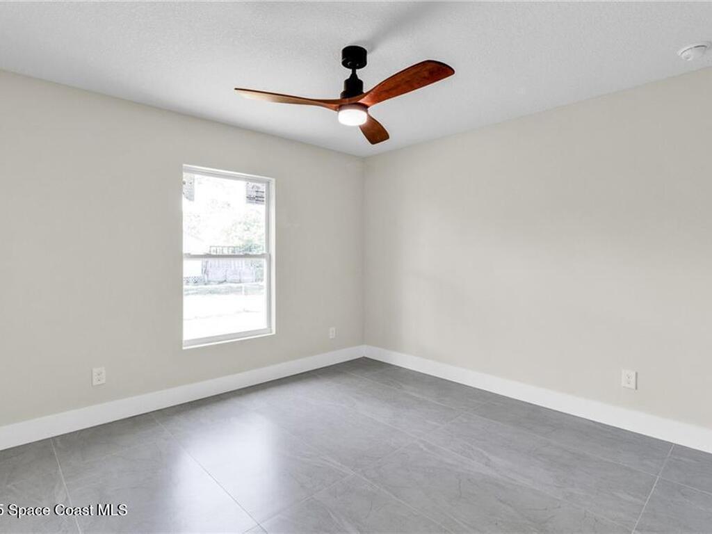 8585 100th Avenue, Vero Beach, FL 32967
