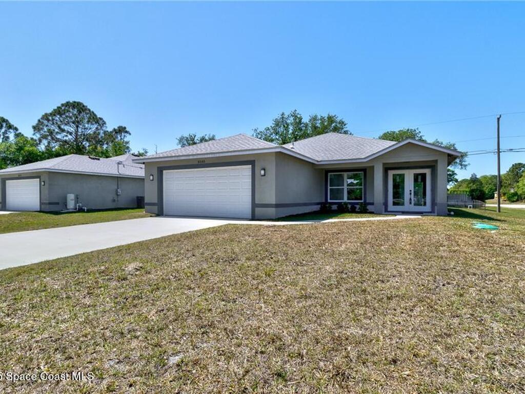 8585 100th Avenue, Vero Beach, FL 32967