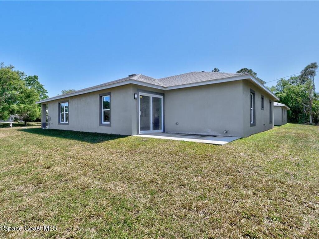8585 100th Avenue, Vero Beach, FL 32967