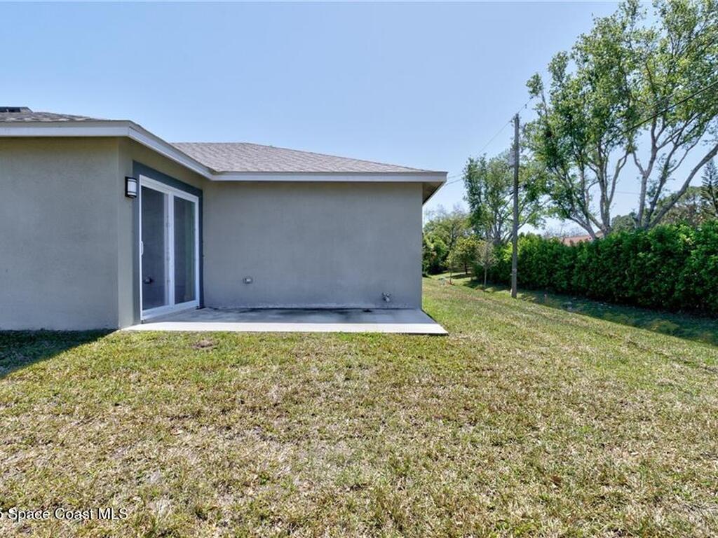 8585 100th Avenue, Vero Beach, FL 32967