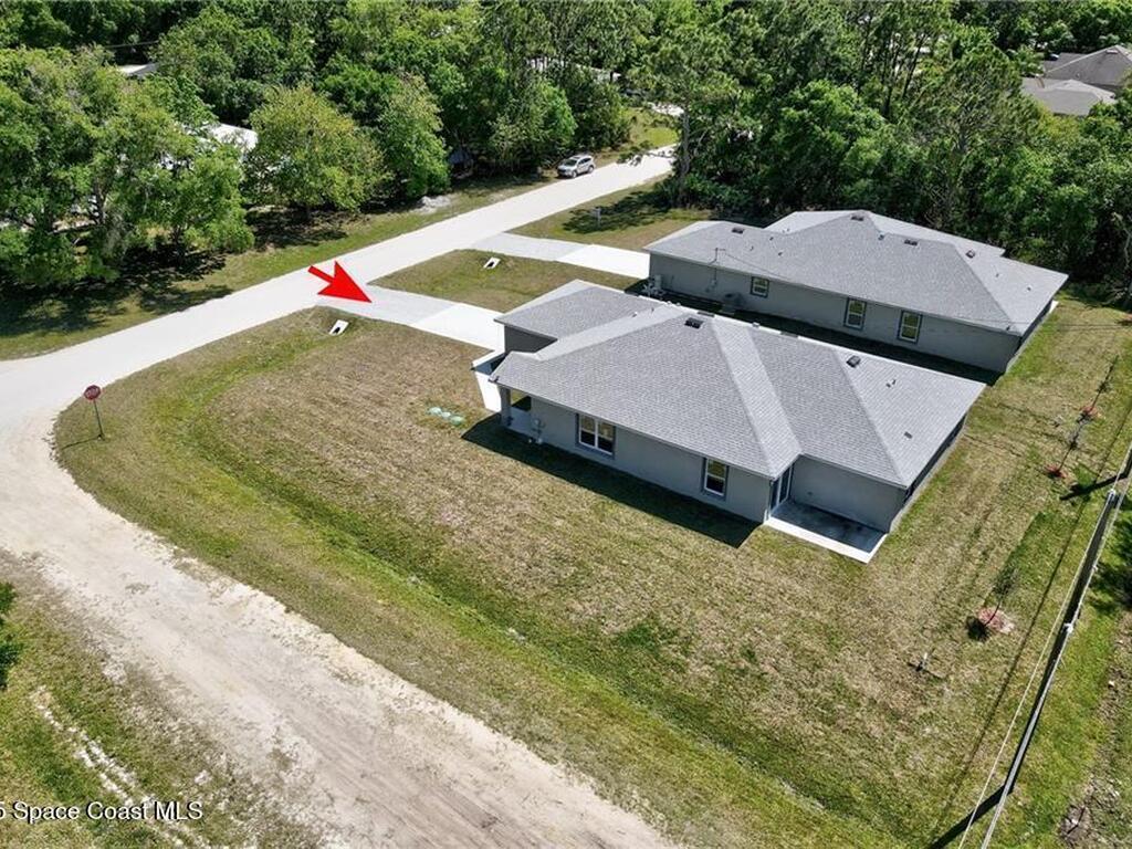 8585 100th Avenue, Vero Beach, FL 32967