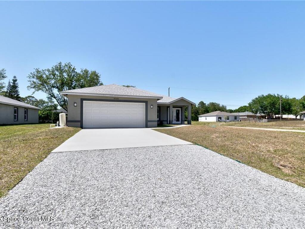 8585 100th Avenue, Vero Beach, FL 32967