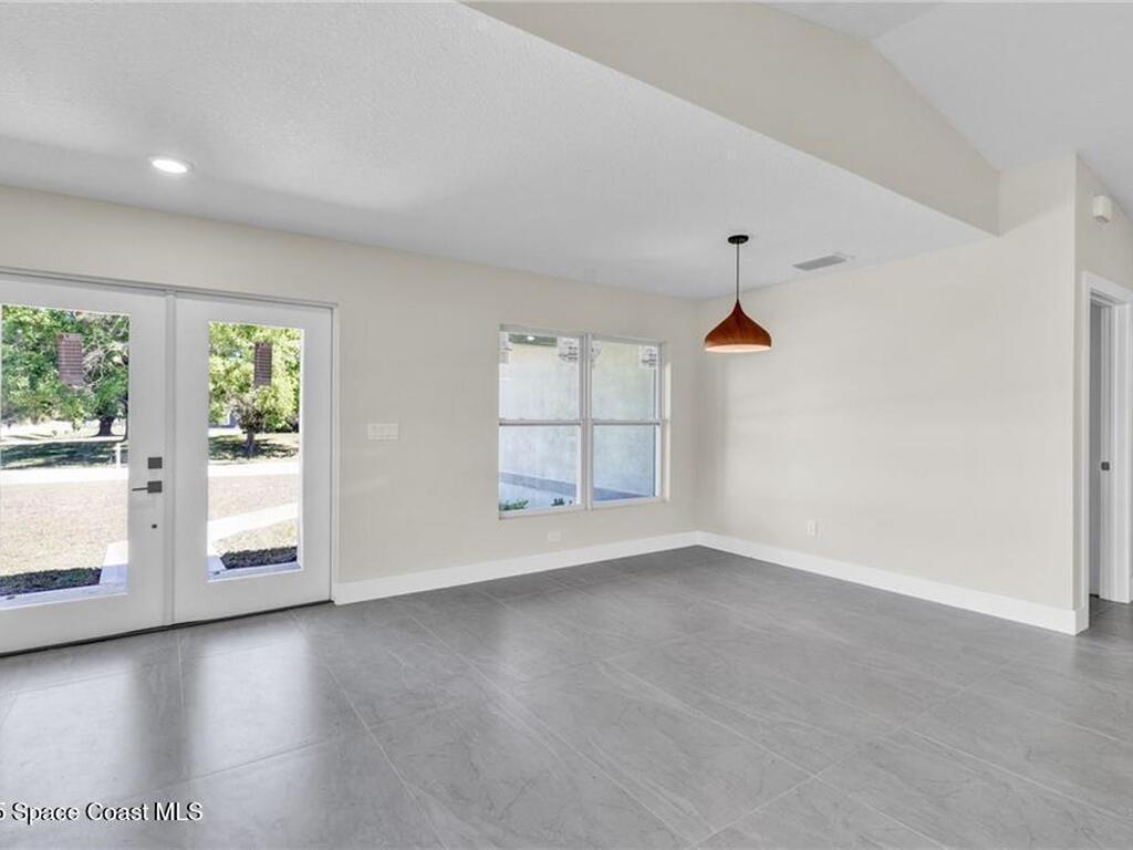 8666 100th Avenue, Vero Beach, FL 32967