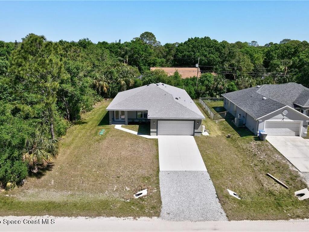 8666 100th Avenue, Vero Beach, FL 32967