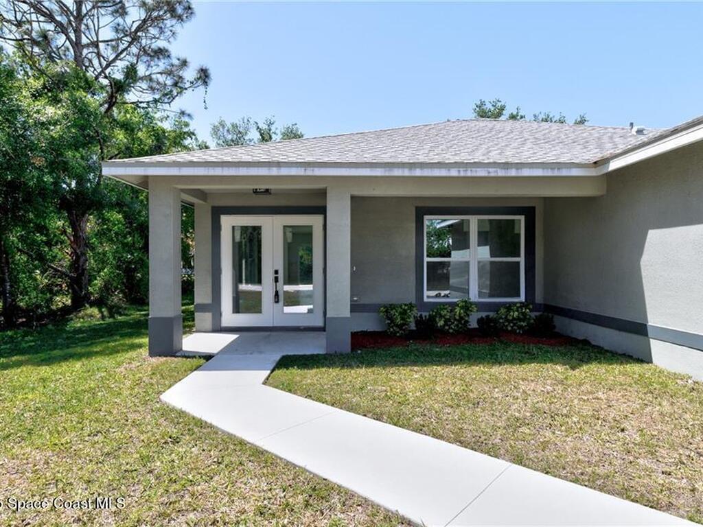 8666 100th Avenue, Vero Beach, FL 32967