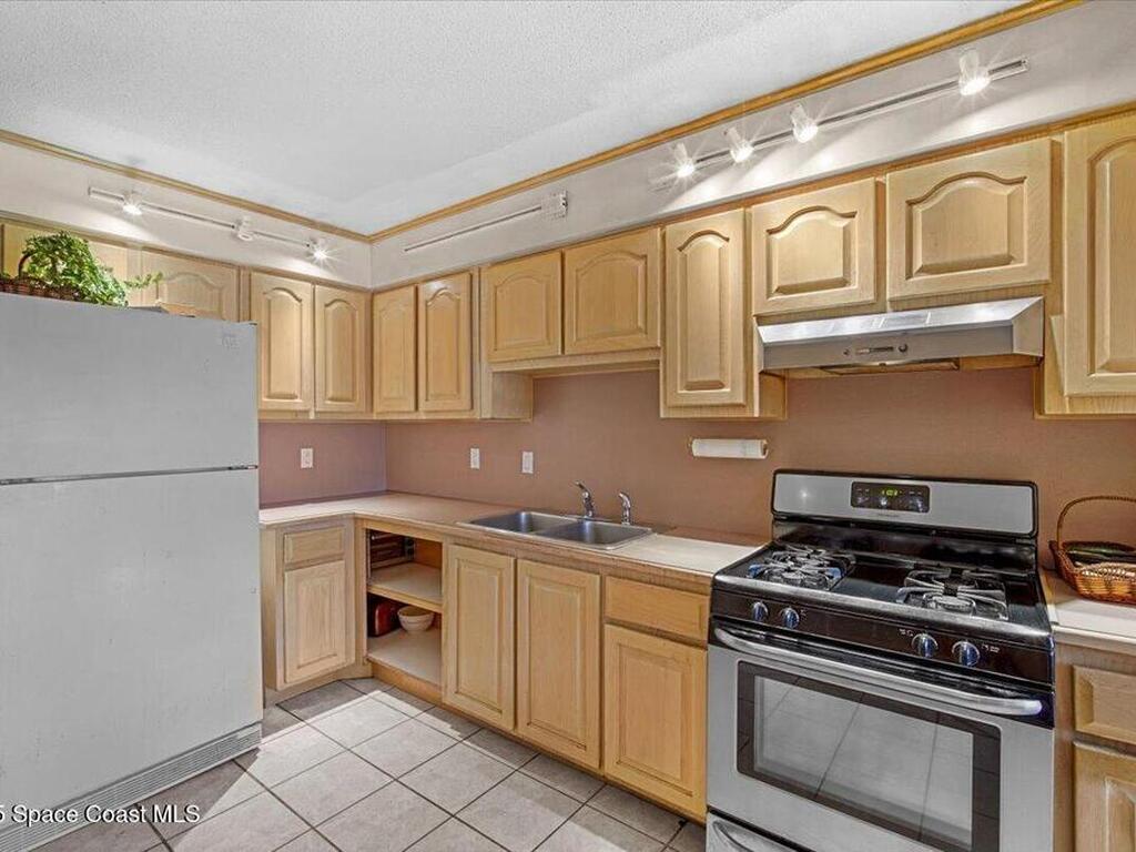 279 S Brevard Avenue, Cocoa Beach, FL 32931