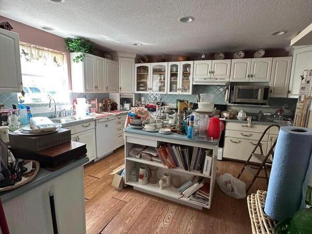 1933 Bayview Drive, New Smyrna Beach, FL 32168