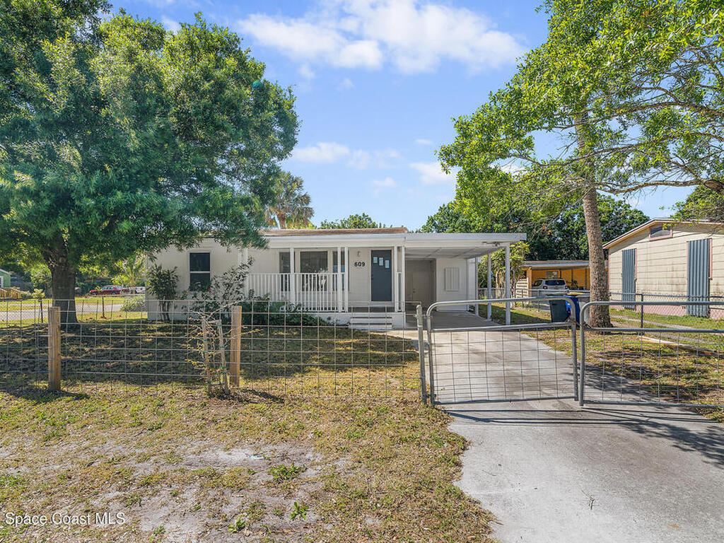 609 S 15th Street, Ft. Pierce, FL 34950
