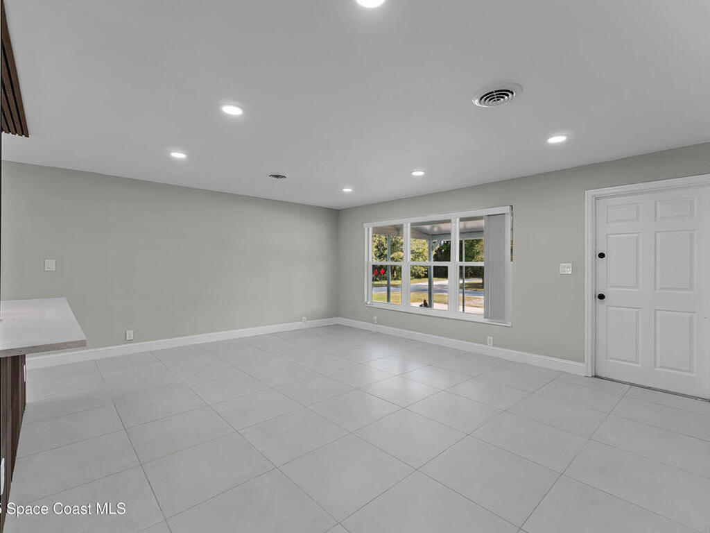 398 Dubs Drive, Daytona Beach, FL 32117