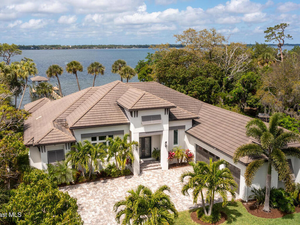 3869 S Tropical Trail, Merritt Island, FL 32952