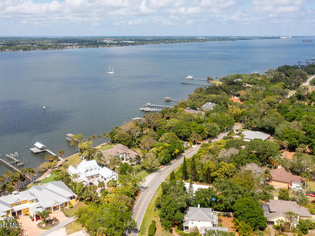 3869 S Tropical Trail, Merritt Island, FL 32952